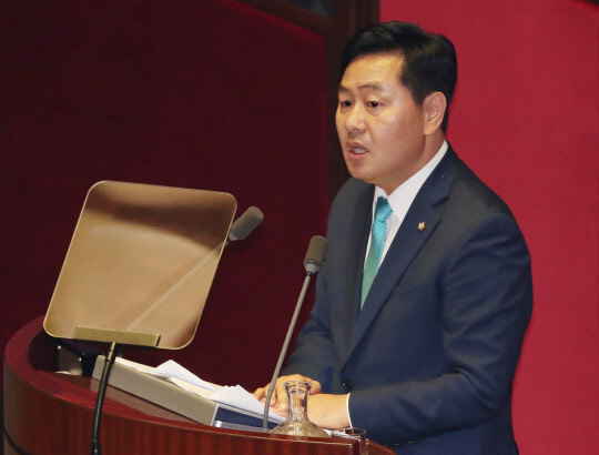 김관영 바른미래당 원내대표가 6일 오전 국회 본회의에서 교섭단체 대표 연설을 하고 있다. 연합뉴스